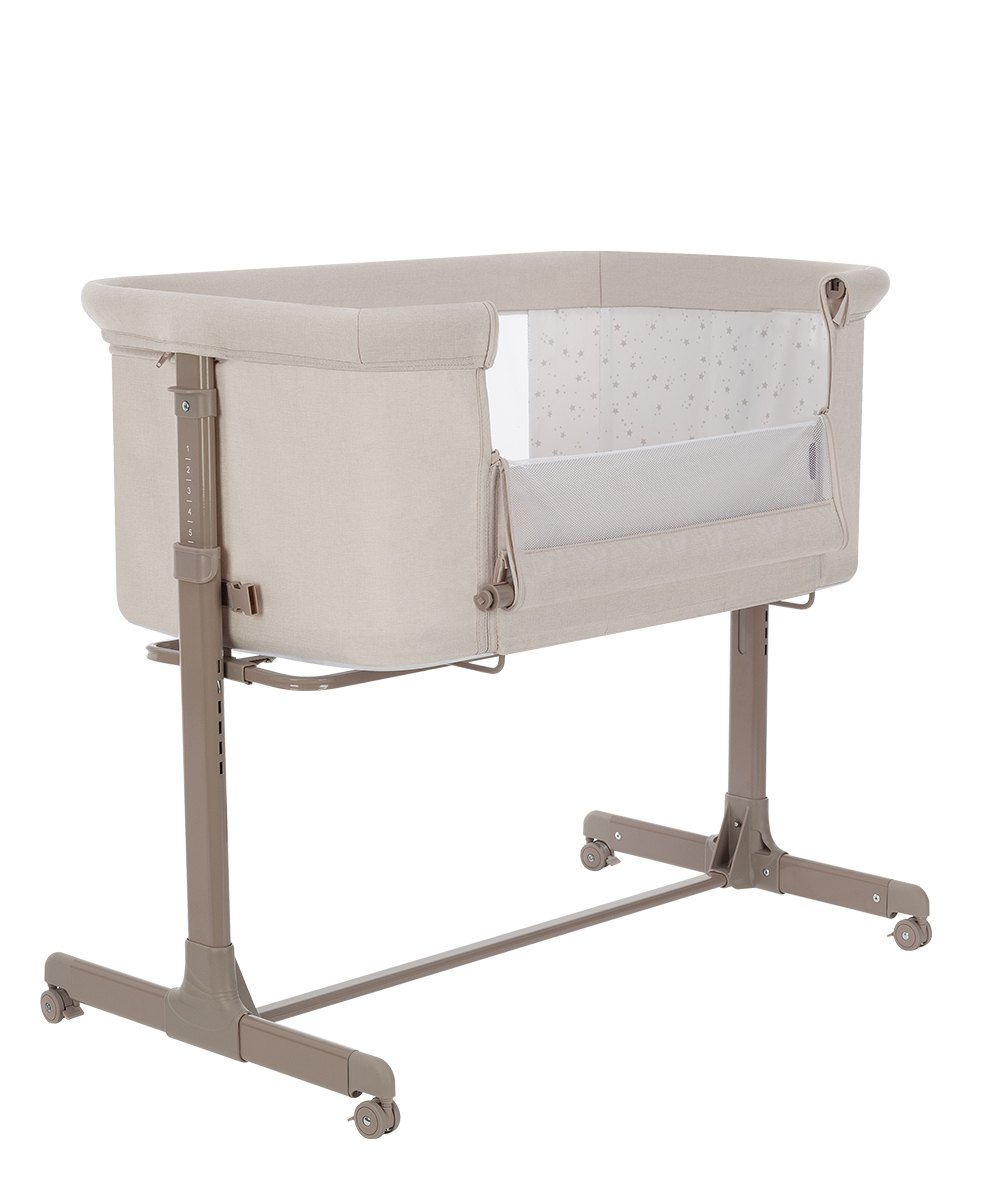 Приставная кроватка Luna 2024 Luna Может использоваться в качестве самостоятельной кроватки и приставной к взрослой кровати для совместного сна.